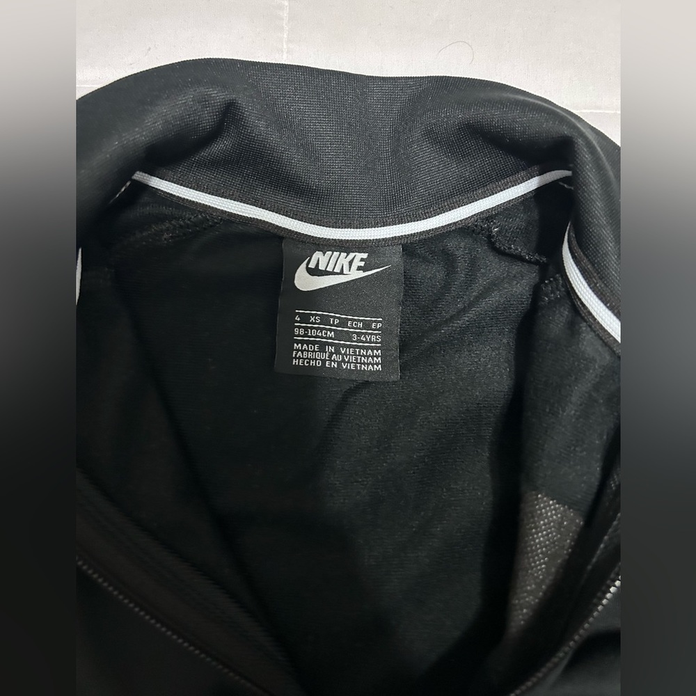 Toddler boys Nike tracksuit. - Picture 7 of 7